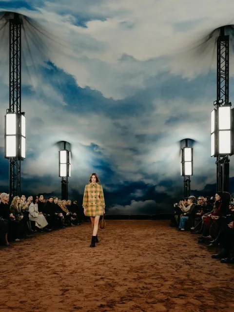 Fashion show Burberry Summer 2025